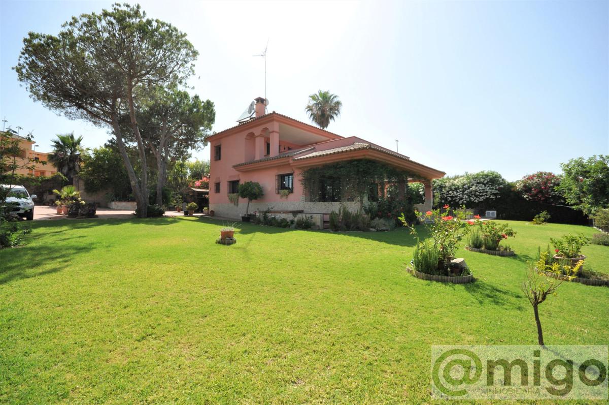 For sale of villa in Casares Playa