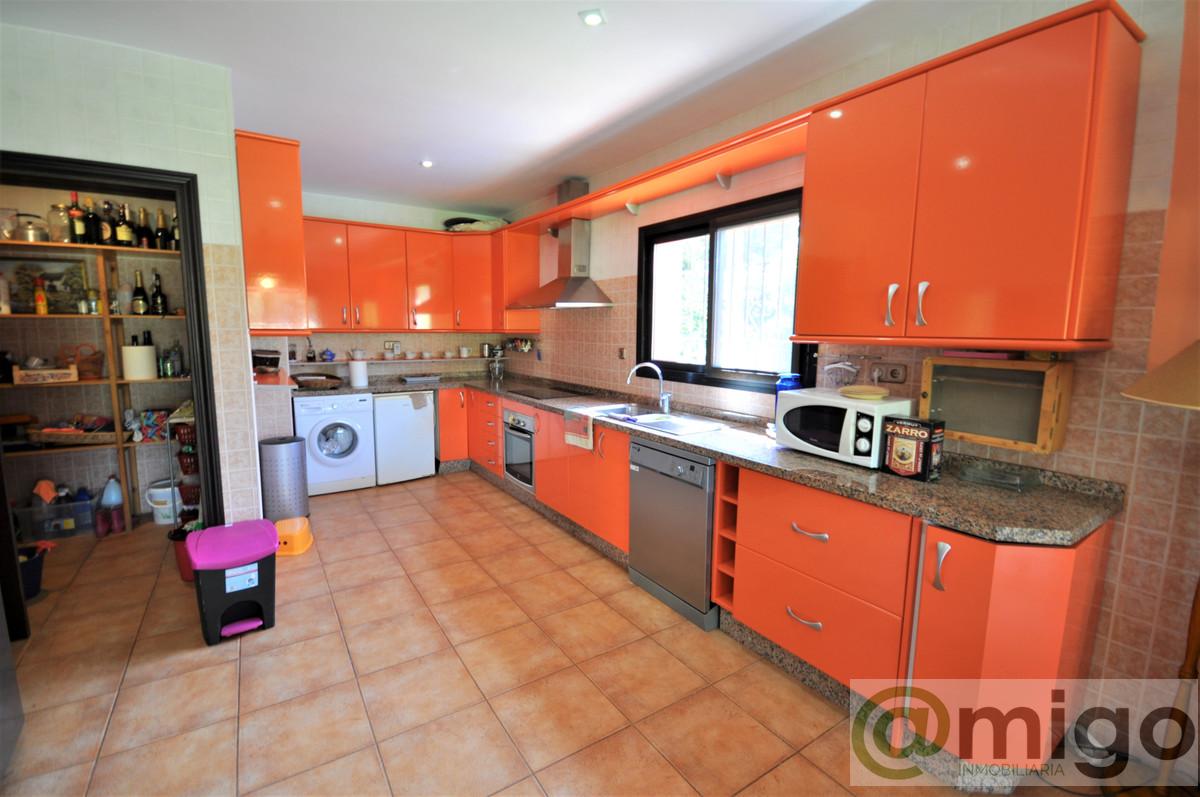 For sale of villa in Casares Playa