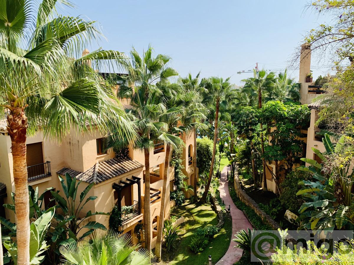 For sale of penthouse in Atalaya