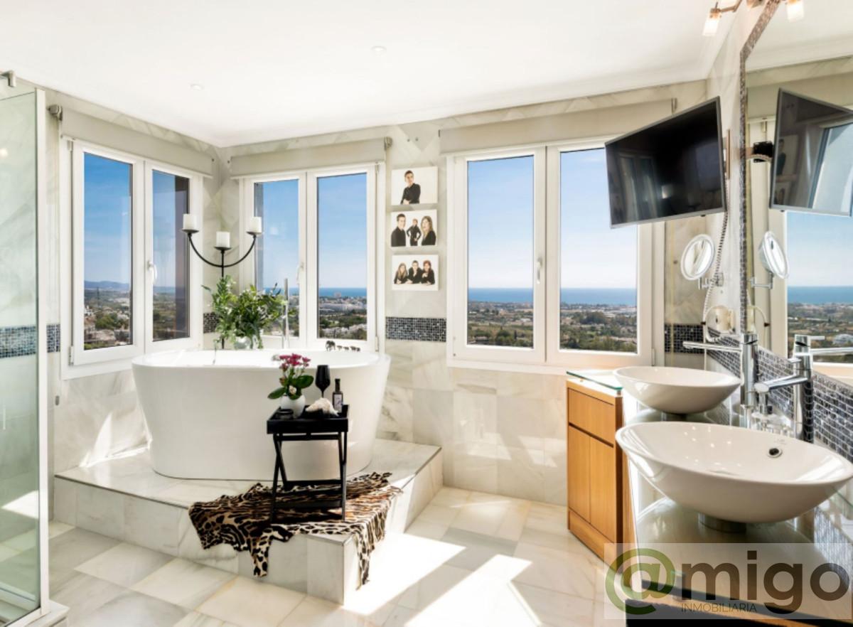 For sale of penthouse in Marbella