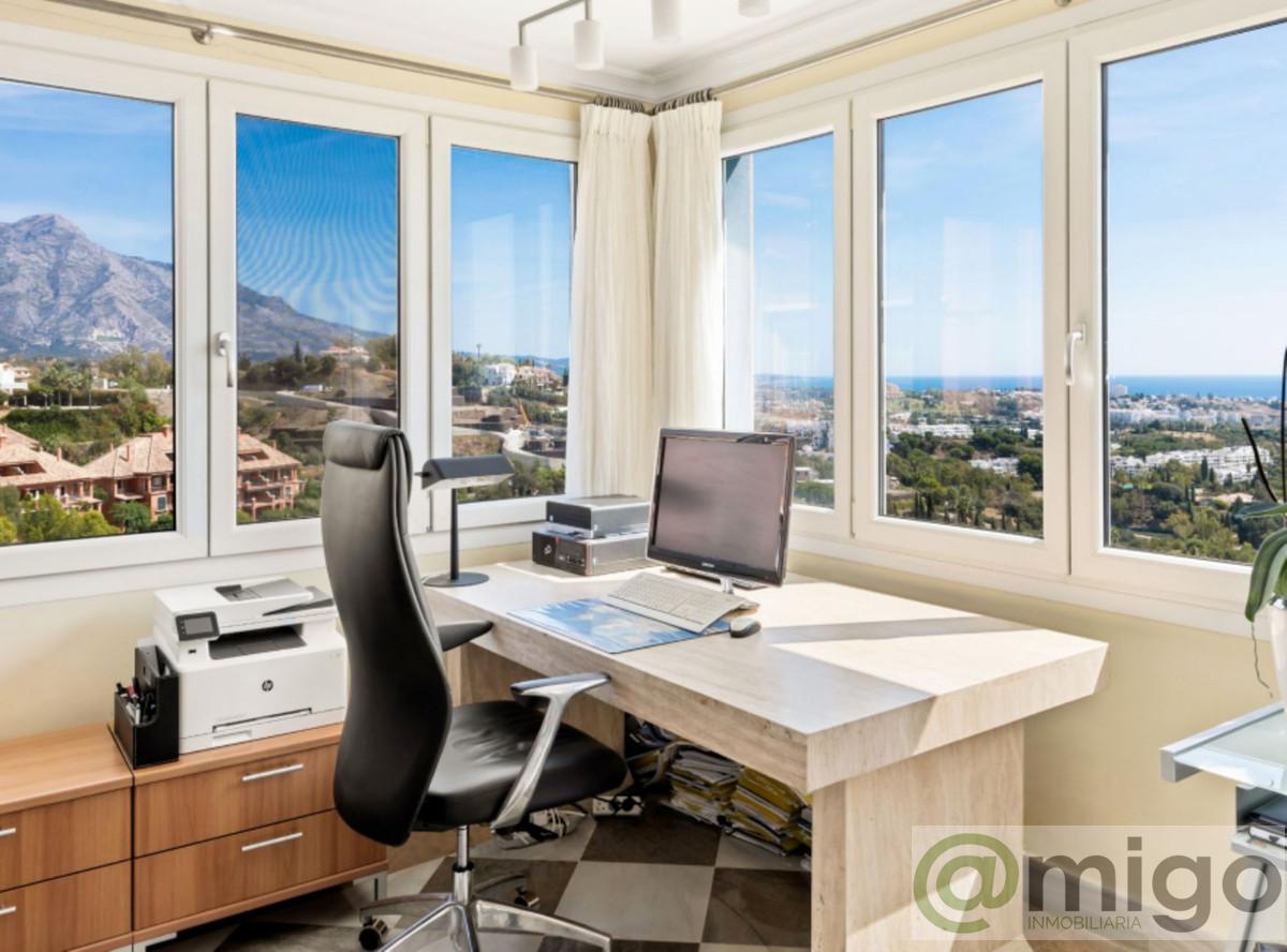 For sale of penthouse in Marbella