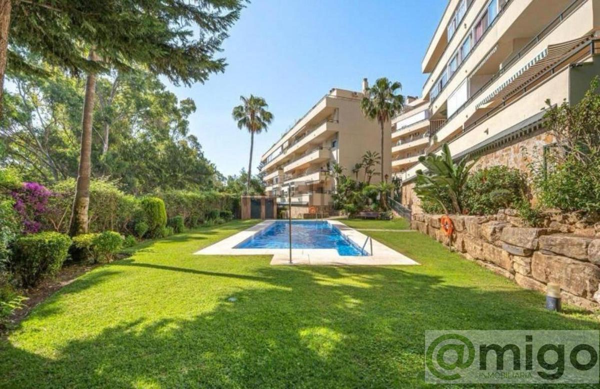 For sale of apartment in Calahonda