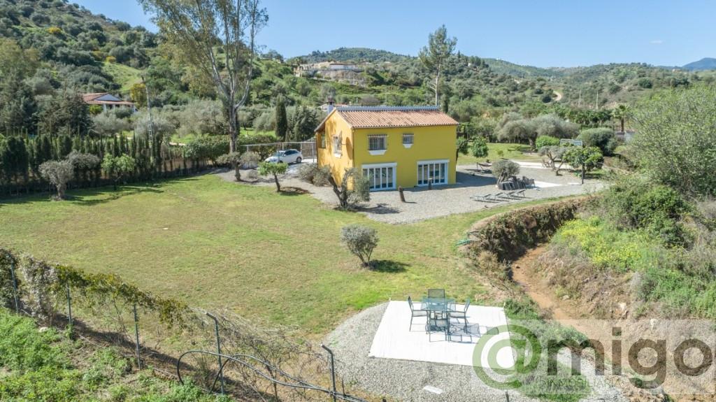 For sale of villa in Coín