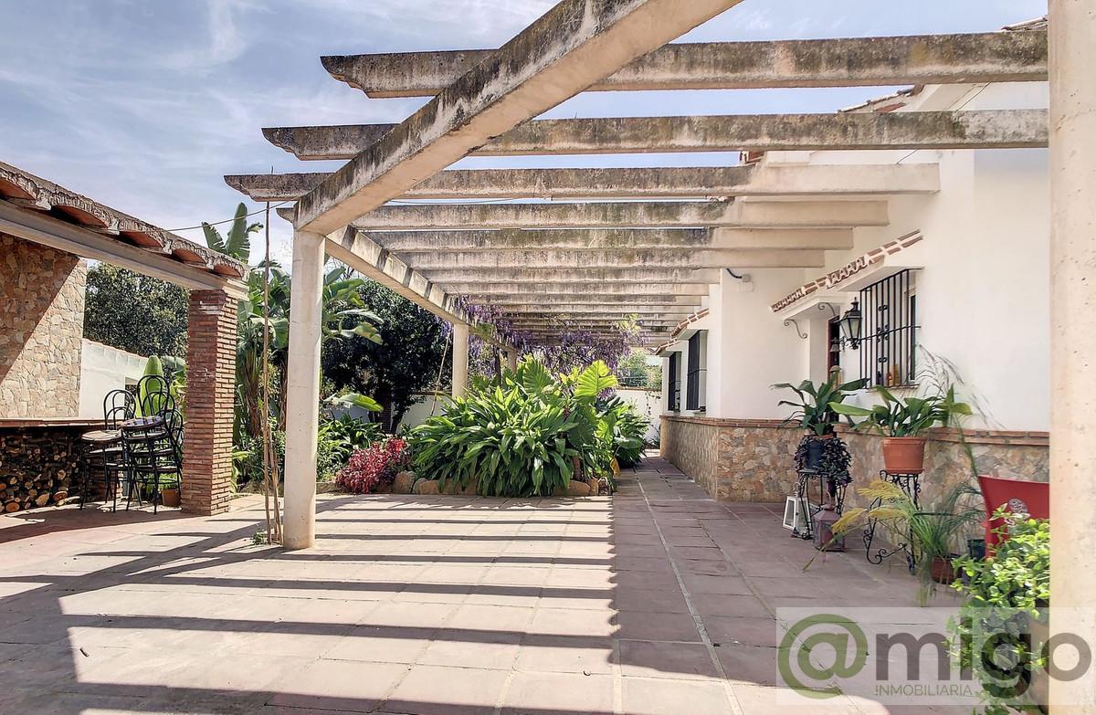 For sale of villa in Coín