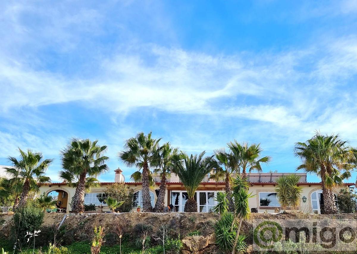 For sale of villa in Coín