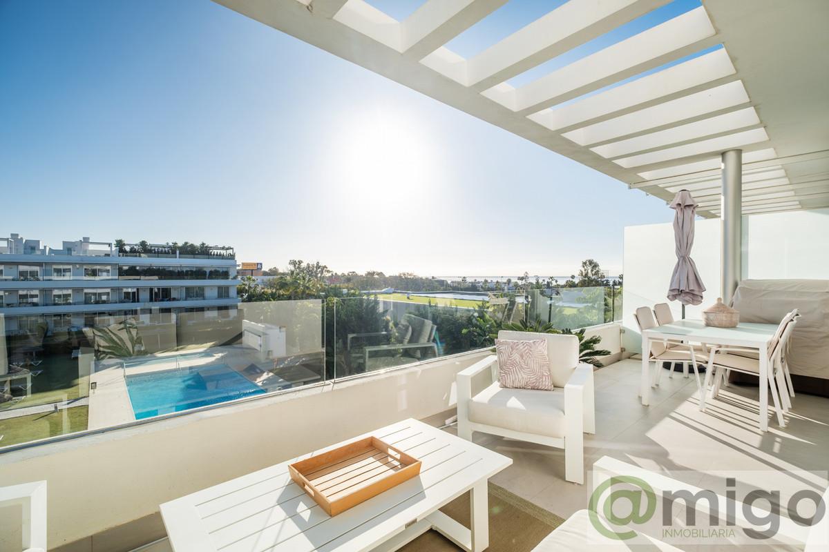 For sale of penthouse in Estepona