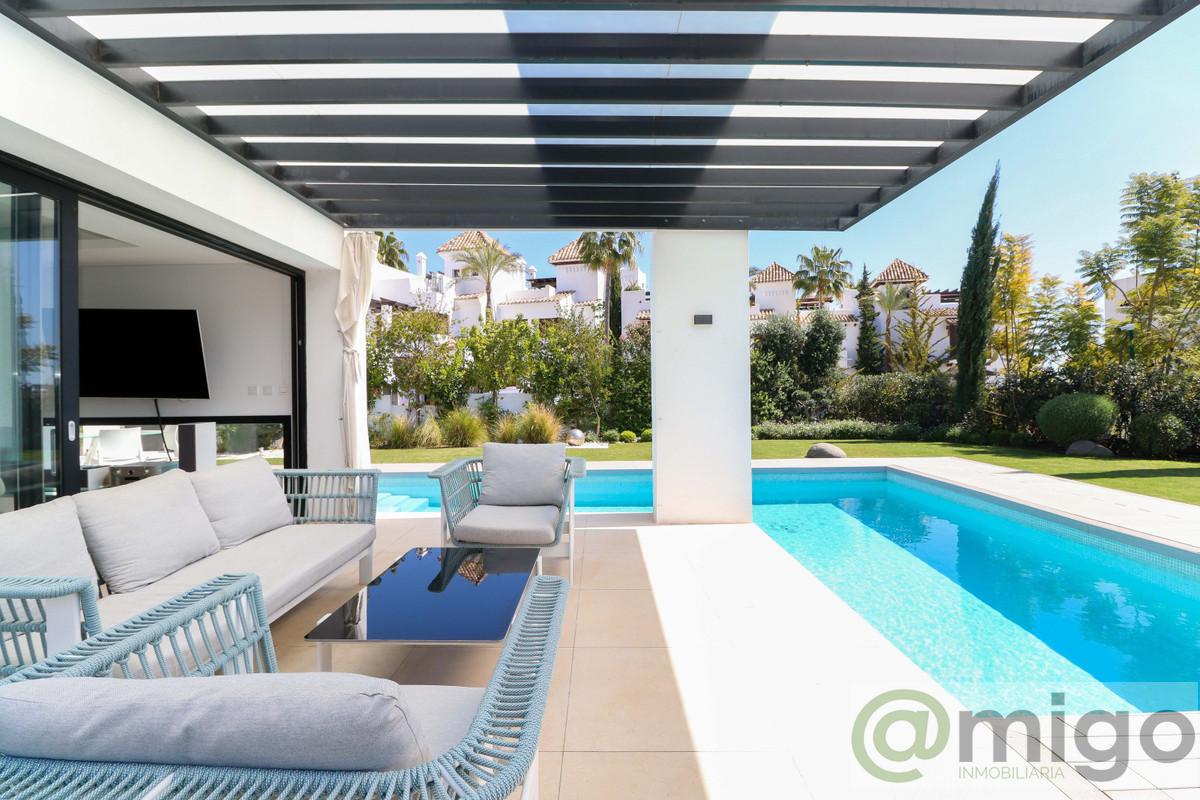 For sale of villa in El Paraiso