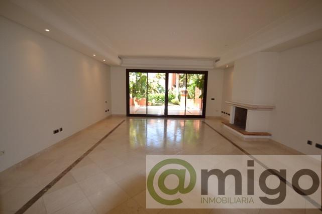 Продажа от

 Виллa на Marbella