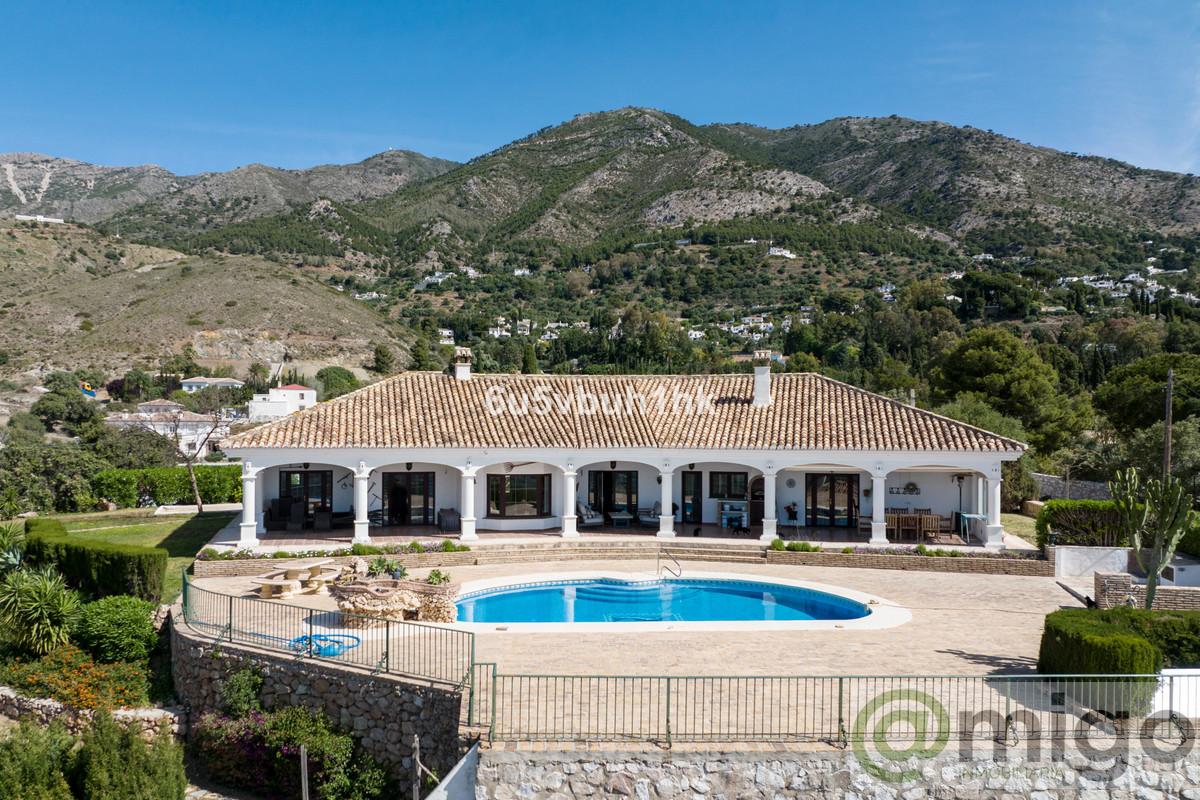 For sale of villa in Mijas