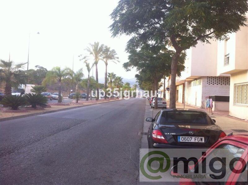For sale of commercial in Estepona