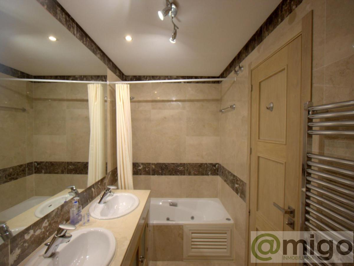 For sale of apartment in La Duquesa