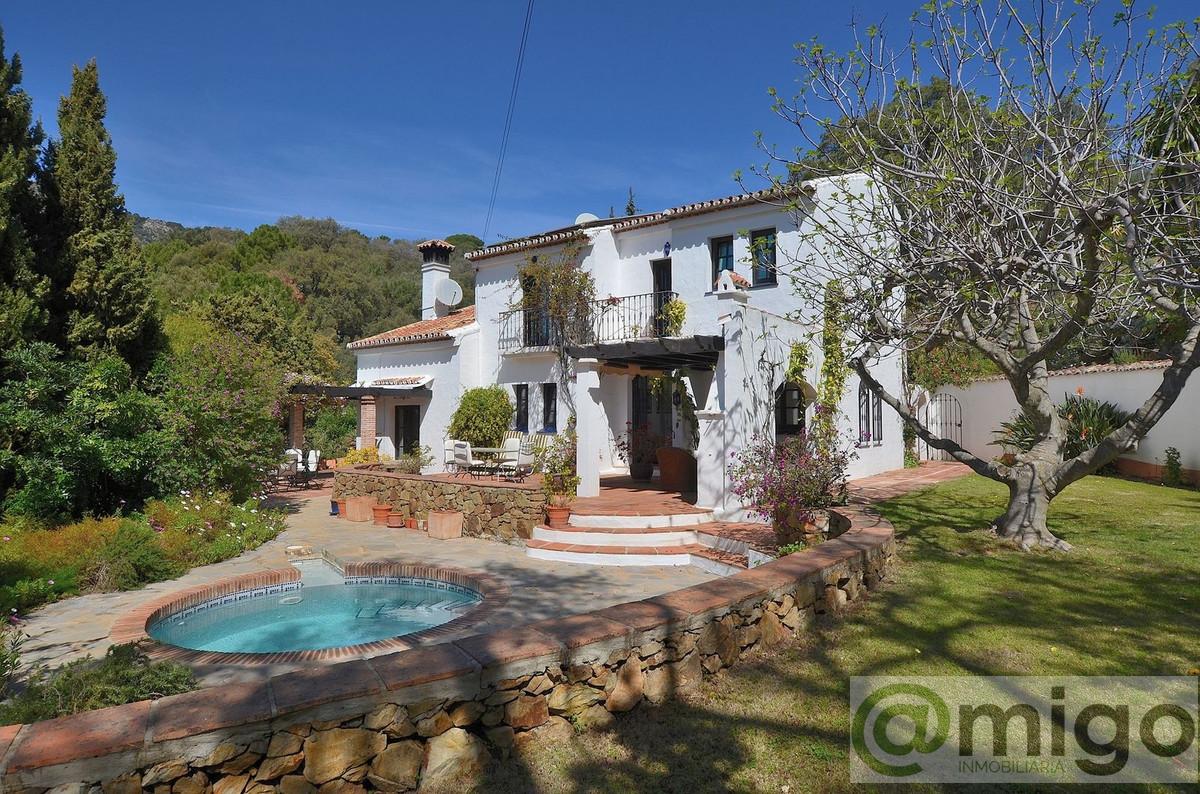 For sale of villa in Casares