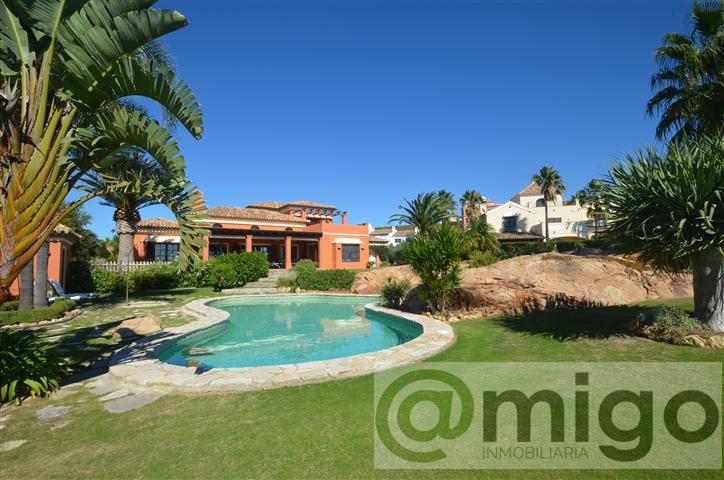 Venta de villa en La Duquesa