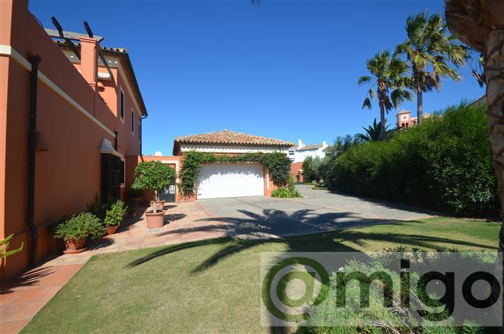 Venta de villa en La Duquesa