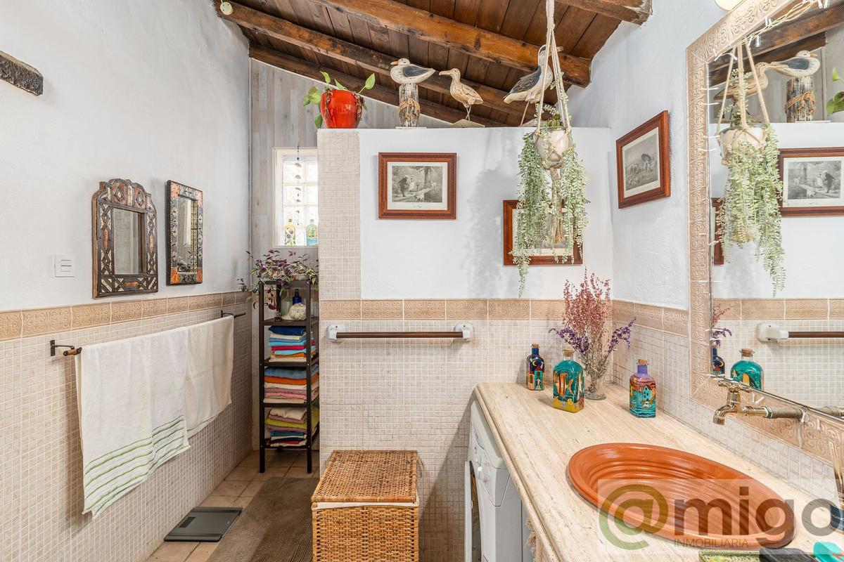 For sale of villa in Estepona