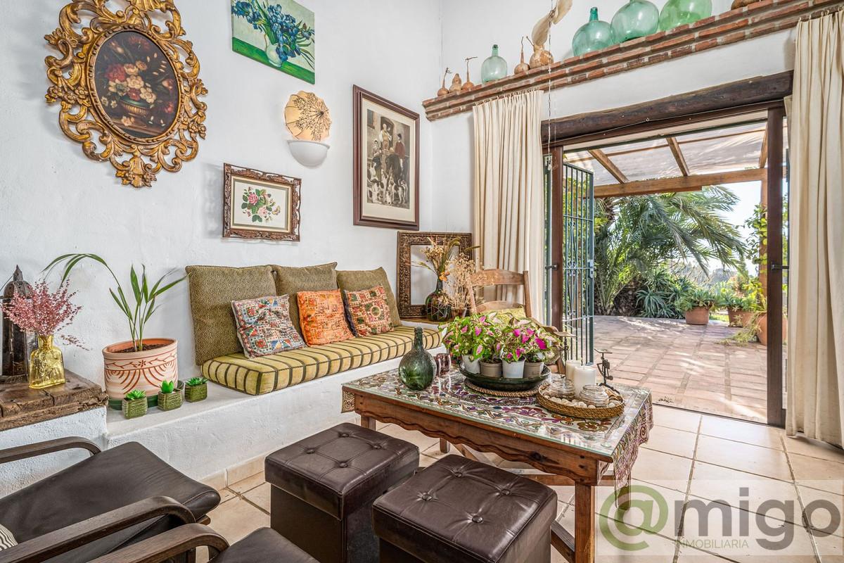 For sale of villa in Estepona