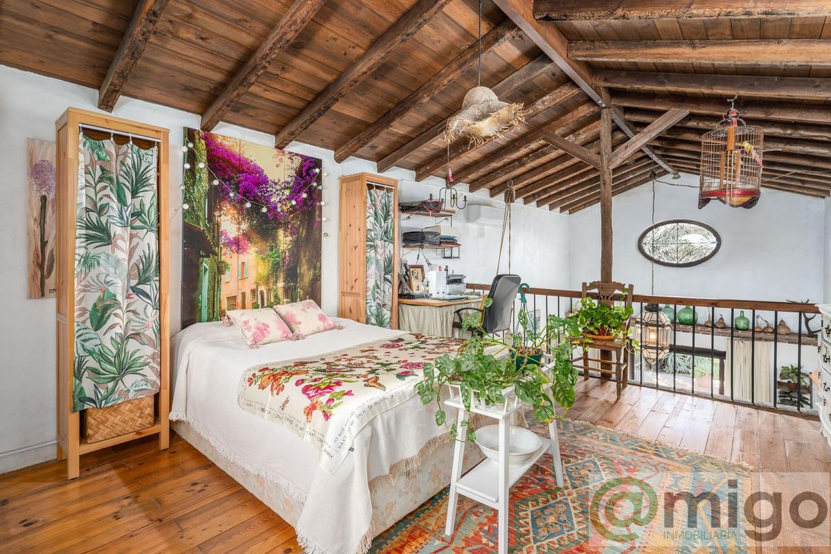 For sale of villa in Estepona