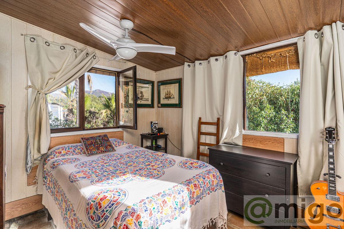 For sale of villa in Estepona