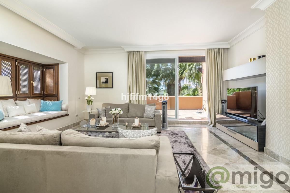 For sale of penthouse in Marbella