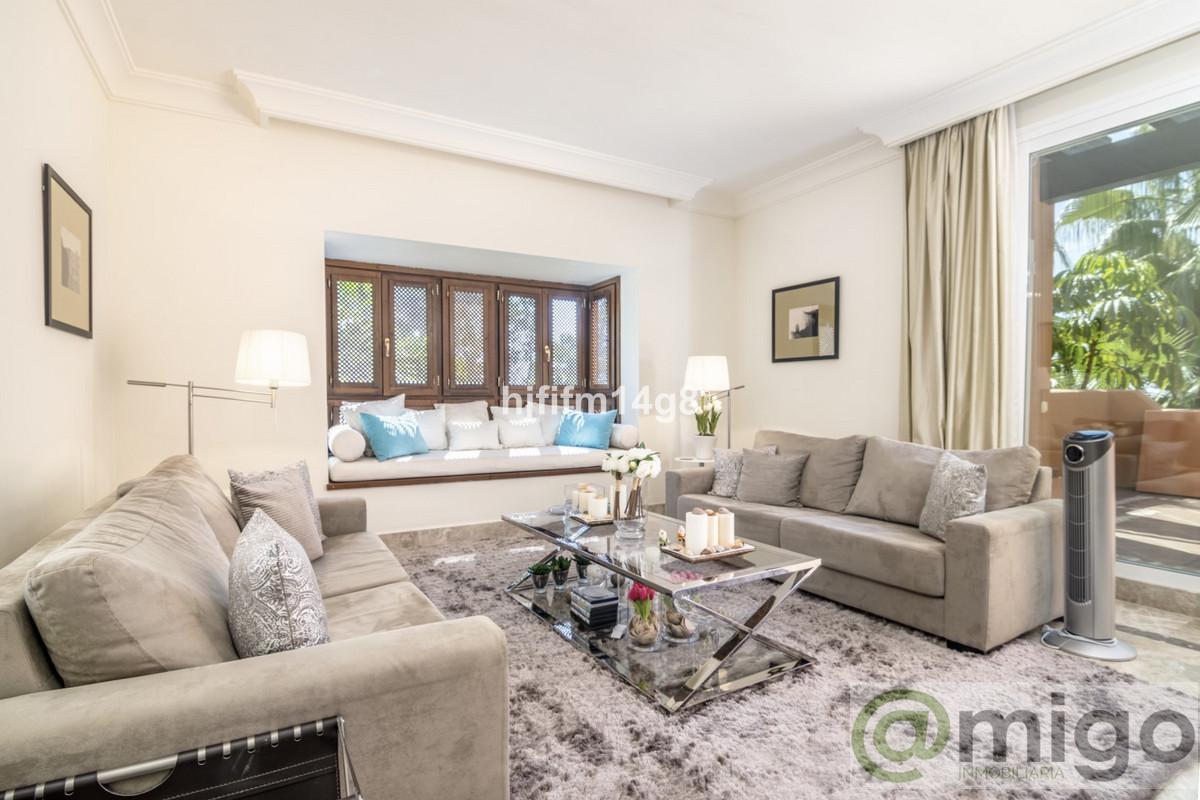 For sale of penthouse in Marbella