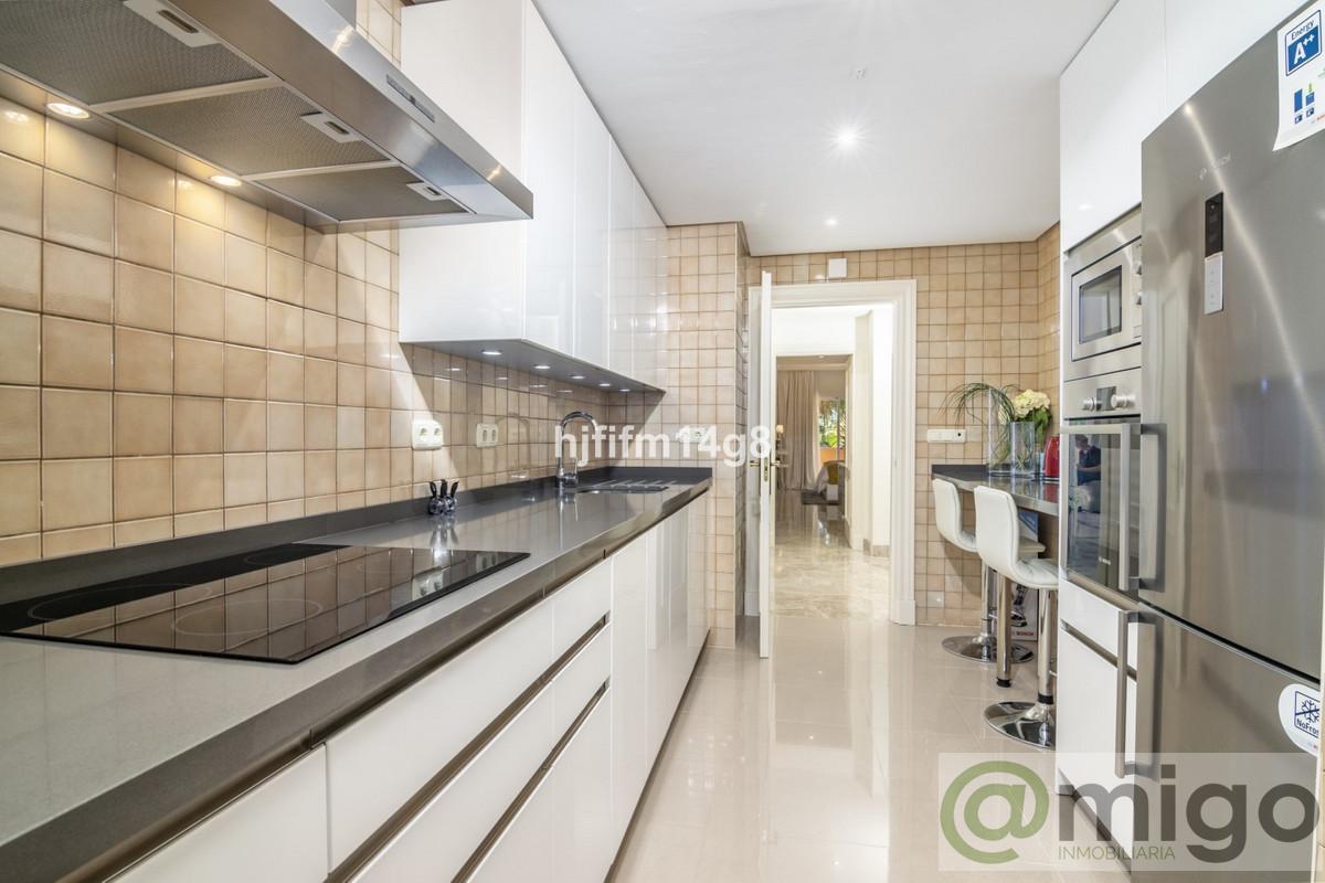 For sale of penthouse in Marbella