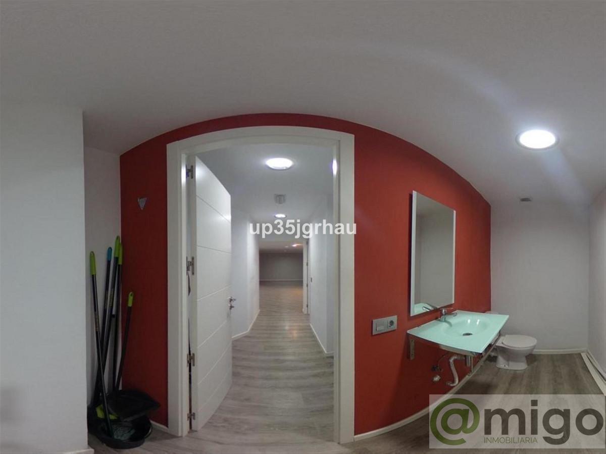 For sale of commercial in Estepona