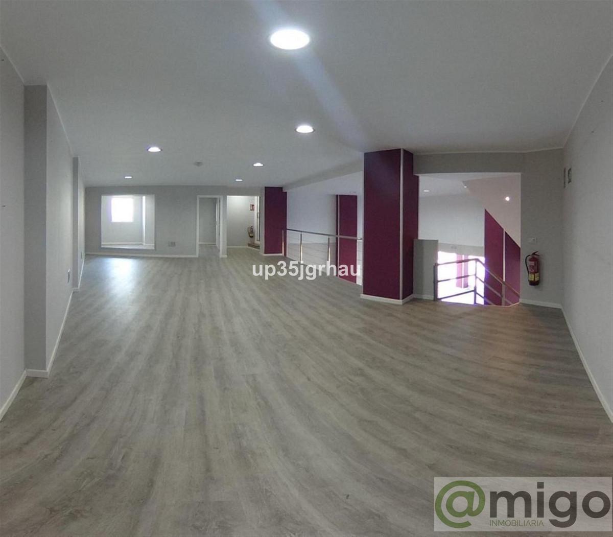 For sale of commercial in Estepona