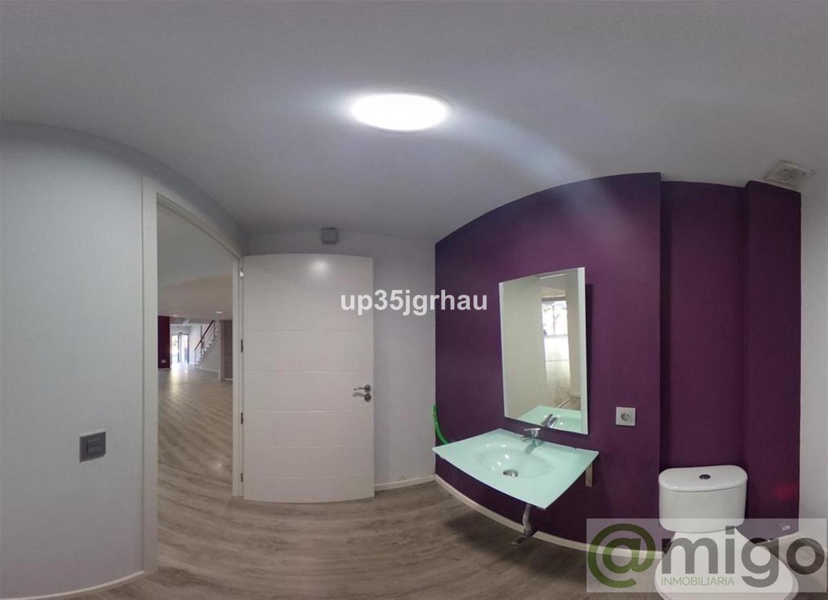 For sale of commercial in Estepona
