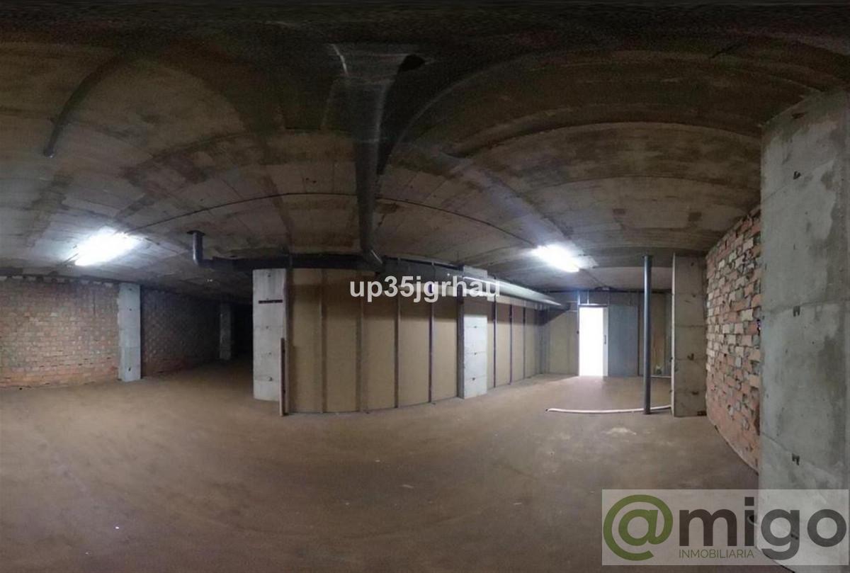 For sale of commercial in Estepona