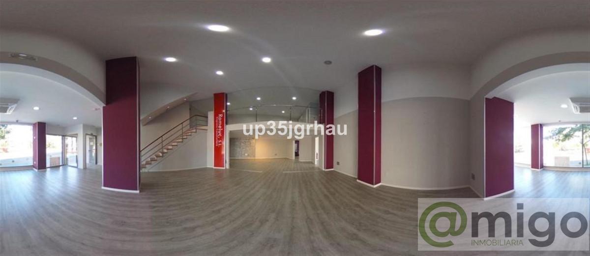 For sale of commercial in Estepona