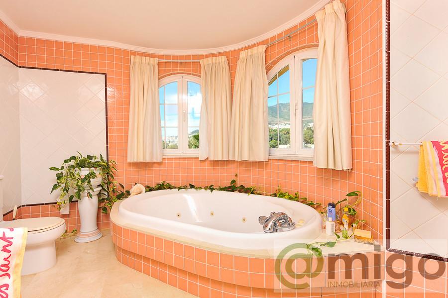 Продажа от

 Виллa на Benalmadena