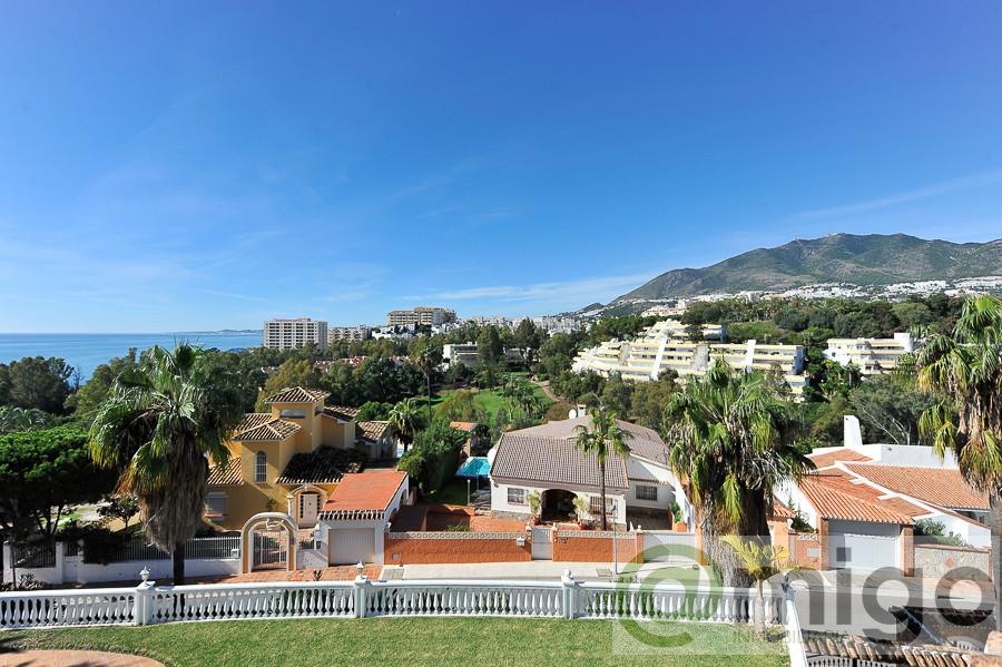 Продажа от

 Виллa на Benalmadena