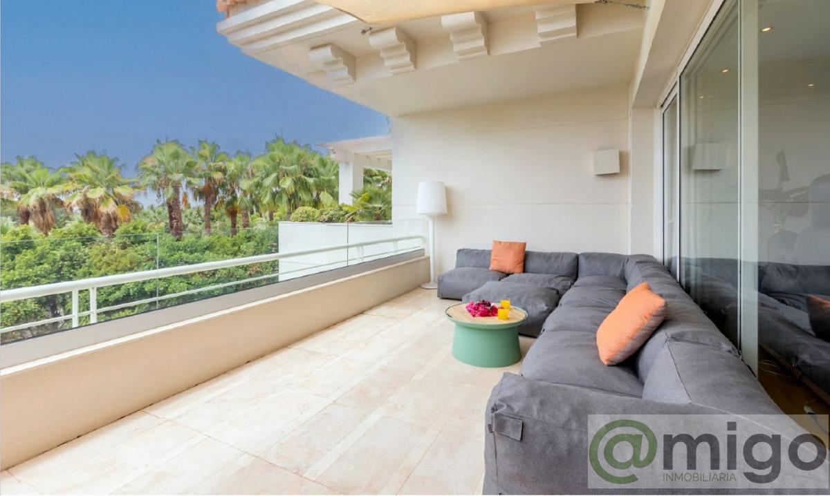 For sale of penthouse in Marbella