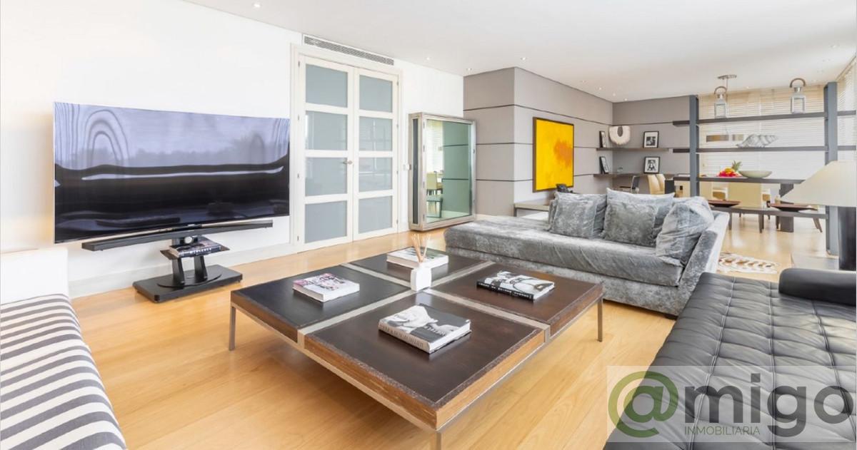 For sale of penthouse in Marbella