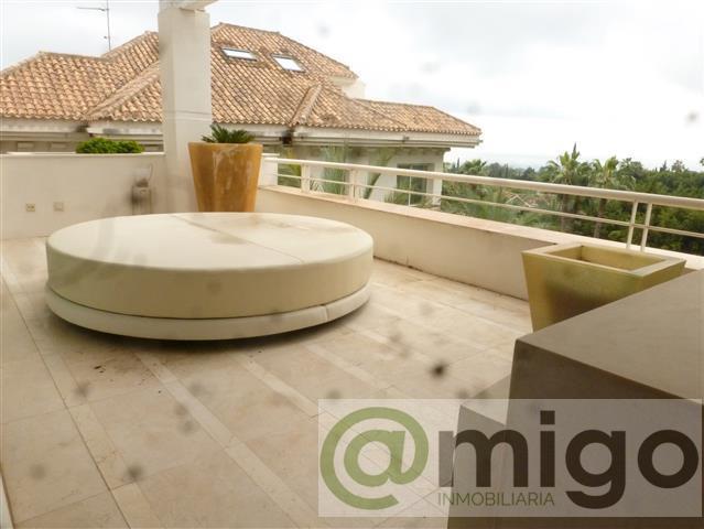 For sale of penthouse in Marbella