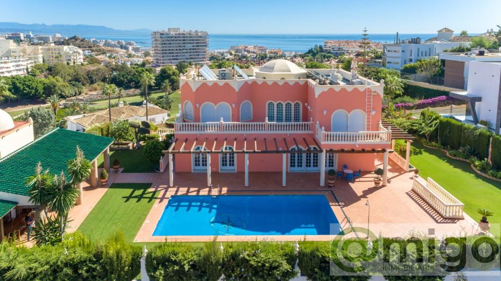 For sale of villa in Benalmadena