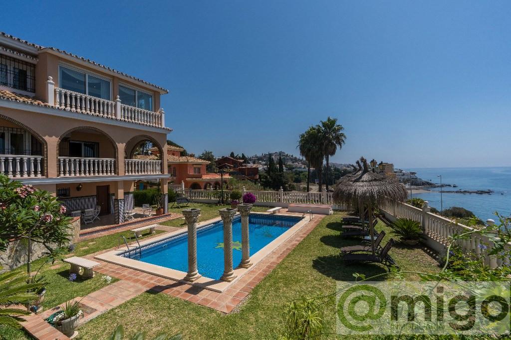 For sale of villa in Benalmadena Costa
