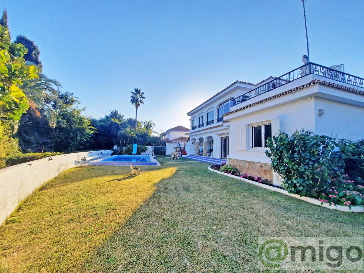 For sale of villa in Benalmadena Costa