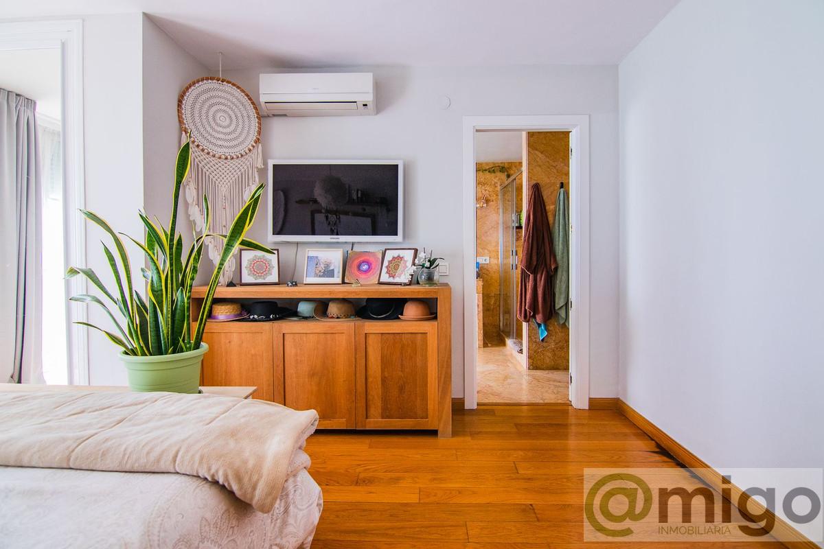 For sale of apartment in Benalmadena Costa