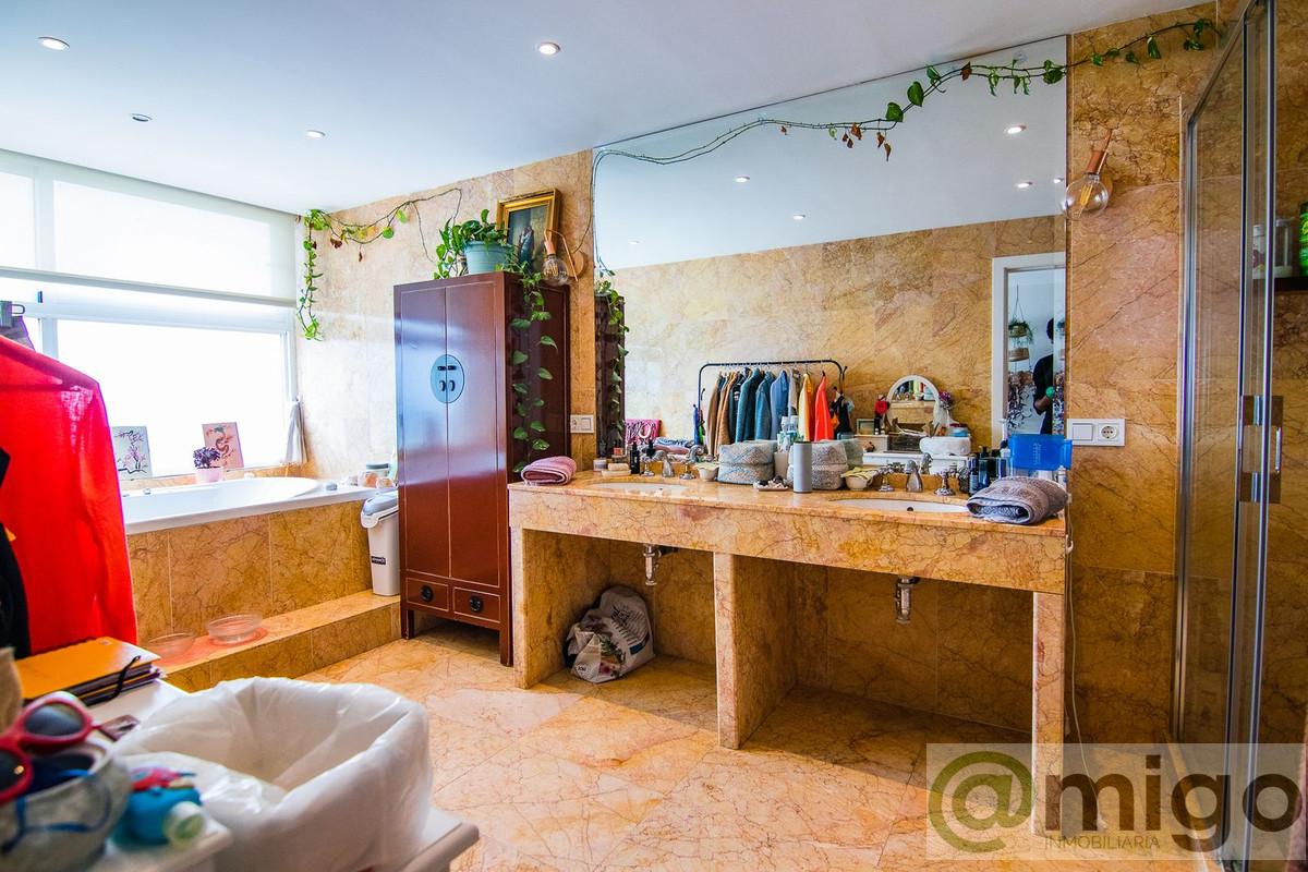 For sale of apartment in Benalmadena Costa