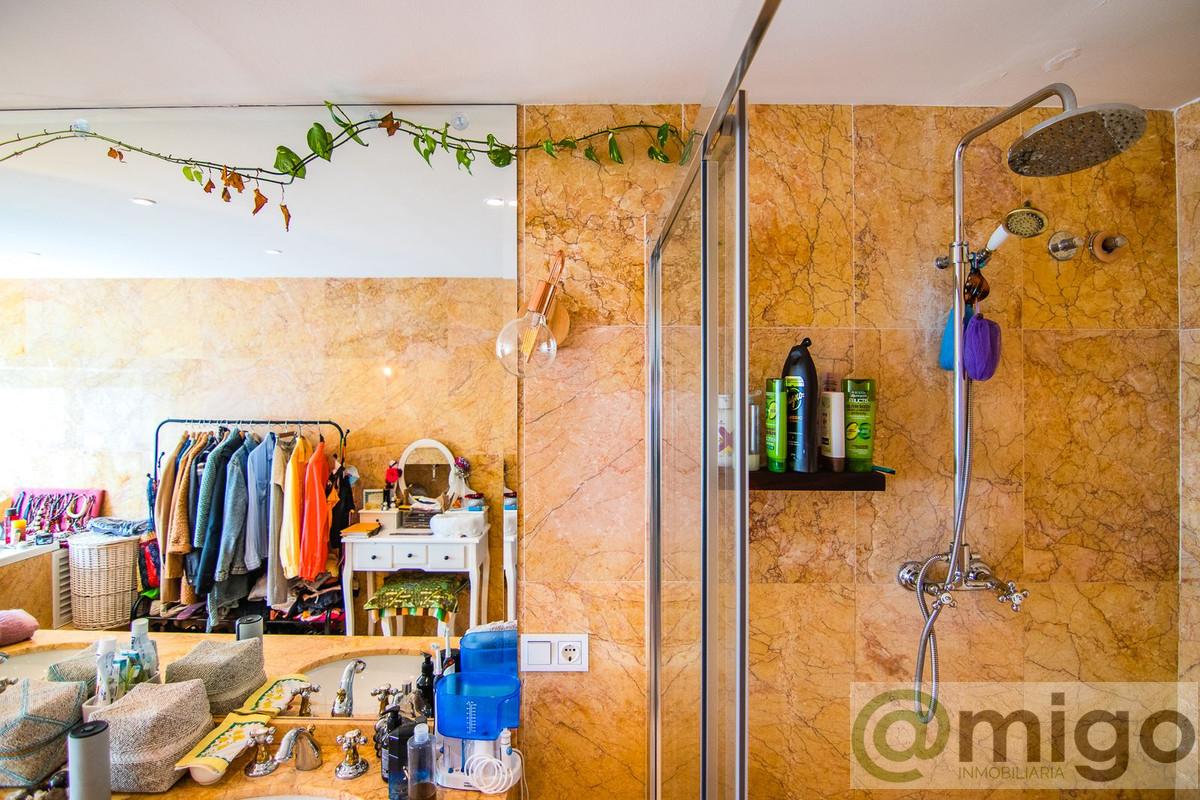 For sale of apartment in Benalmadena Costa