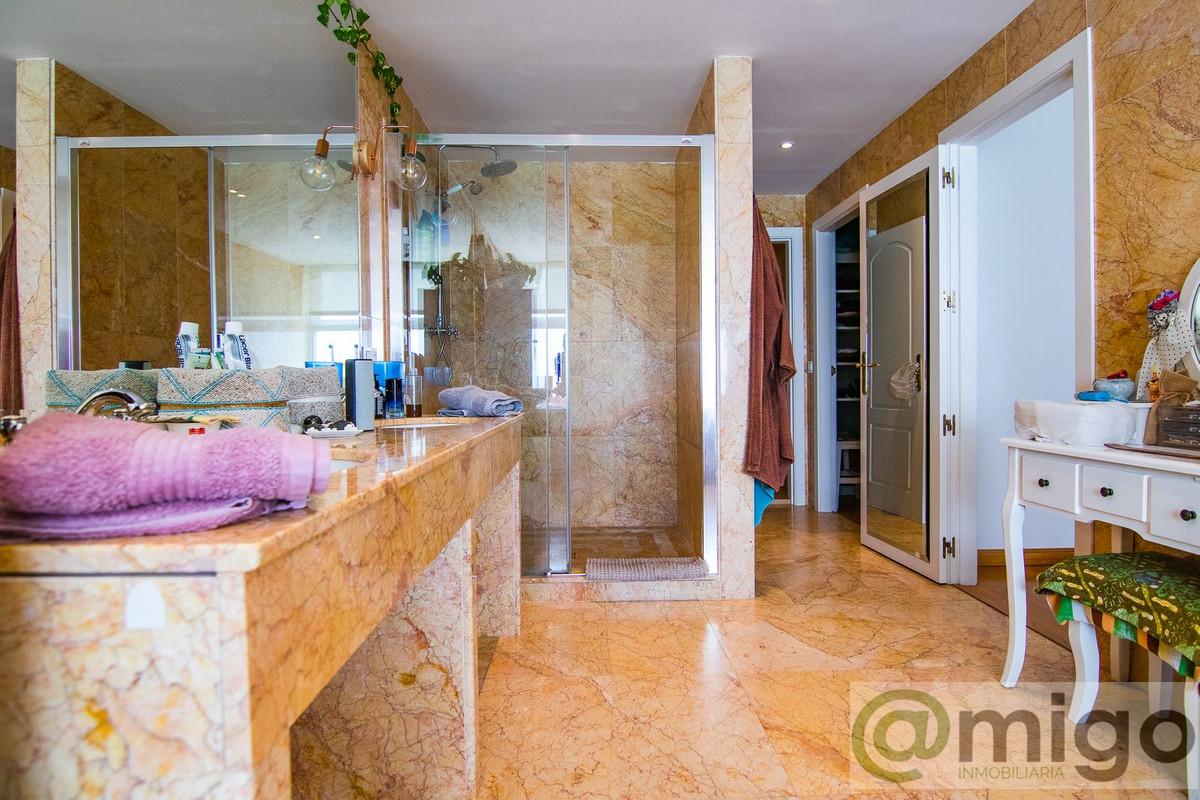 For sale of apartment in Benalmadena Costa