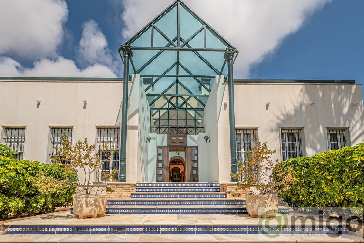 For sale of villa in Benalmadena