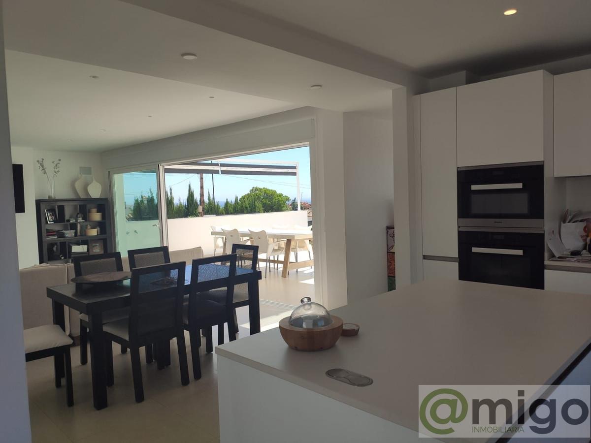For sale of villa in Estepona