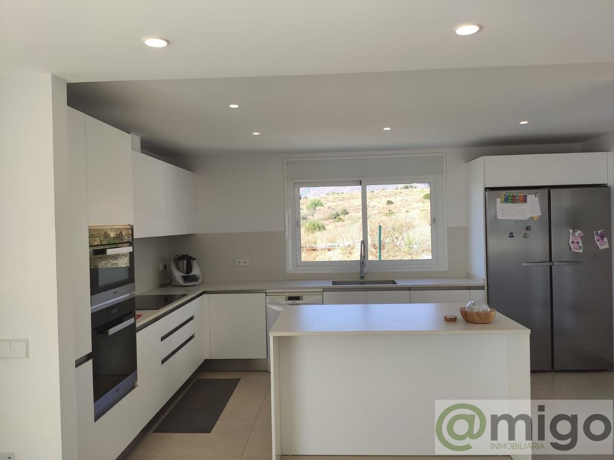 For sale of villa in Estepona