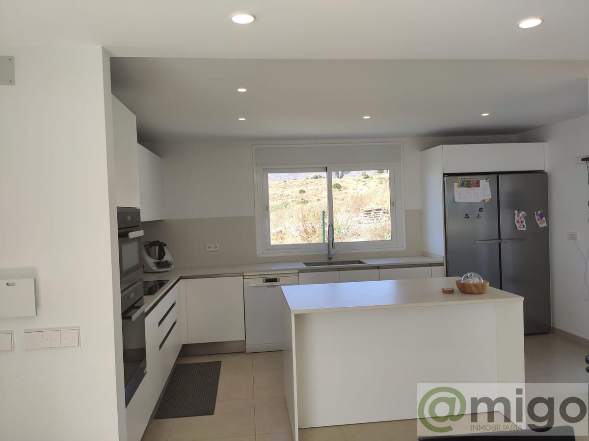 For sale of villa in Estepona