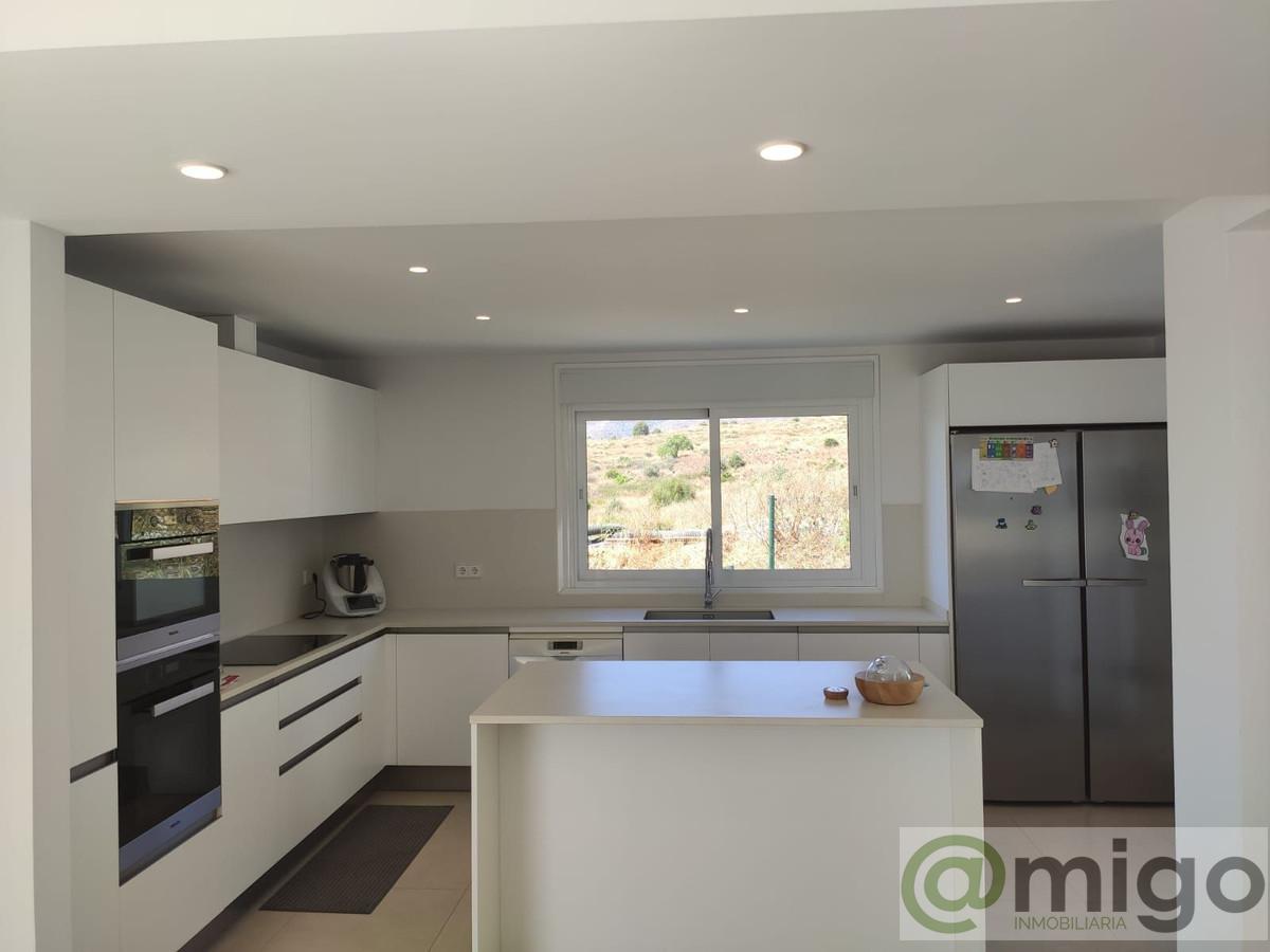 For sale of villa in Estepona