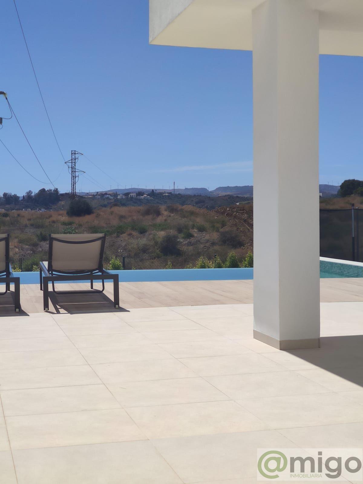 For sale of villa in Estepona