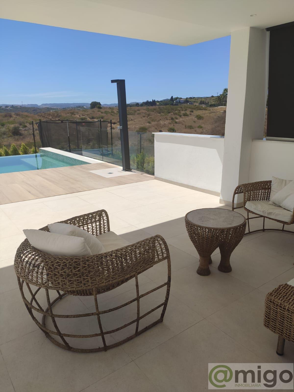 For sale of villa in Estepona