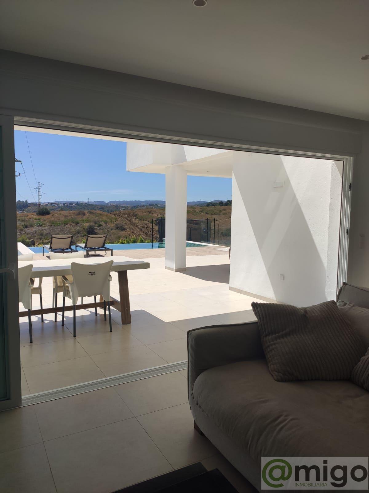 For sale of villa in Estepona